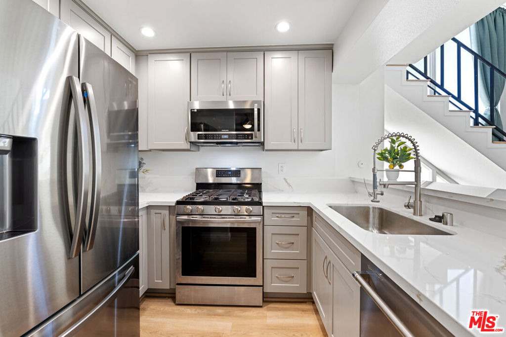 5325 Newcastle Avenue - Photo 0