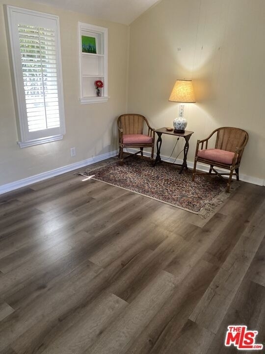 725 S Lorraine Boulevard - Photo 2