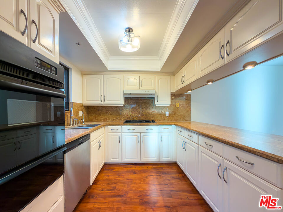 301 W Loraine Street - Photo 10