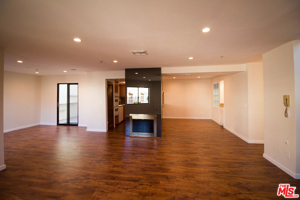 301 W Loraine Street - Photo 4