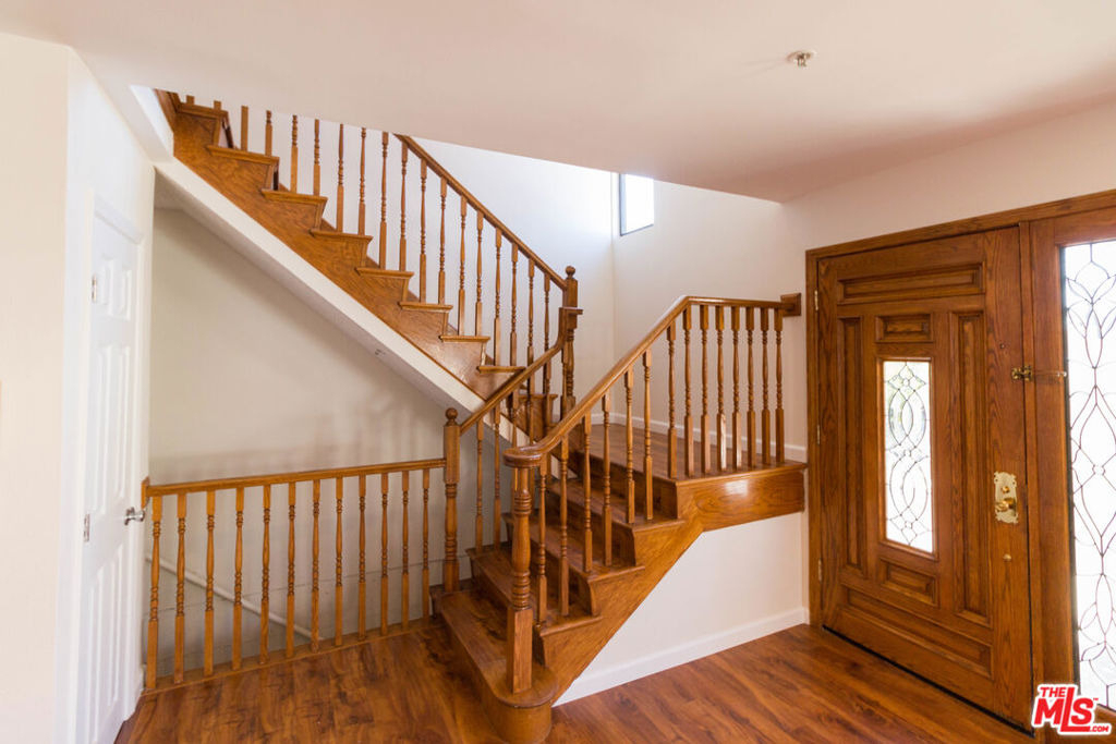 301 W Loraine Street - Photo 5