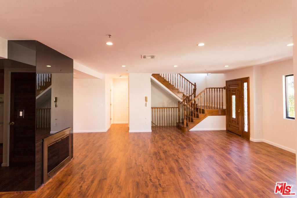 301 W Loraine Street - Photo 6