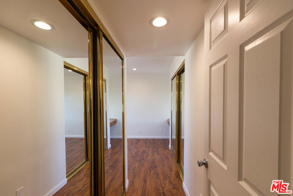 301 W Loraine Street - Photo 20