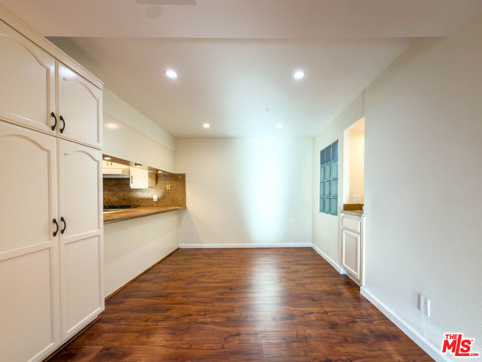 301 W Loraine Street - Photo 7