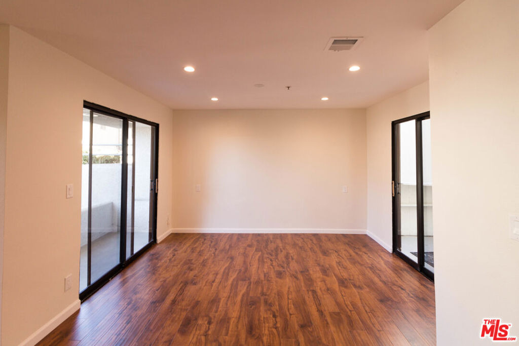301 W Loraine Street - Photo 12