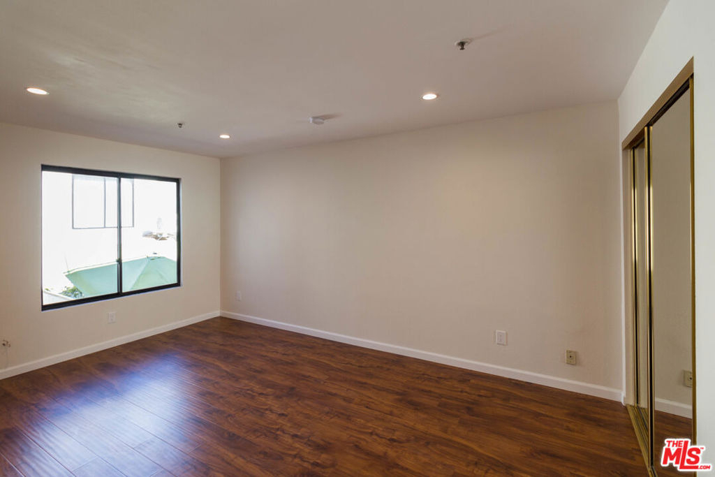 301 W Loraine Street - Photo 17
