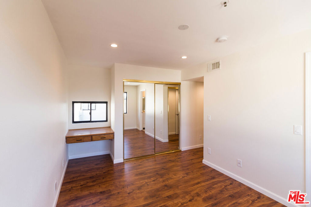 301 W Loraine Street - Photo 23