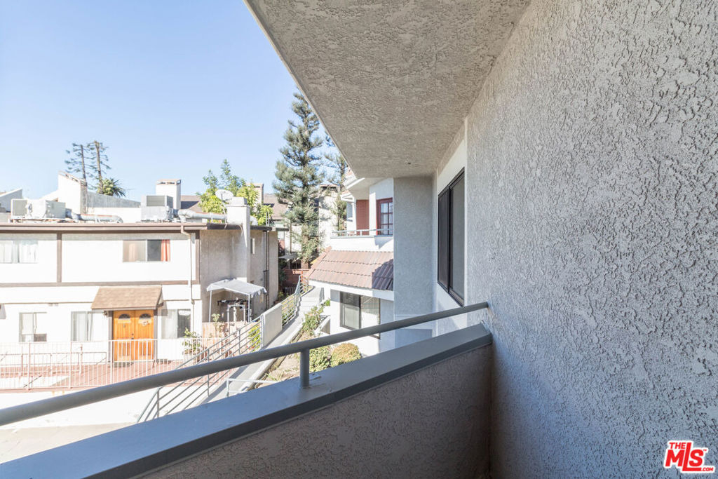 301 W Loraine Street - Photo 16
