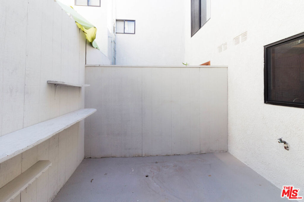 301 W Loraine Street - Photo 13