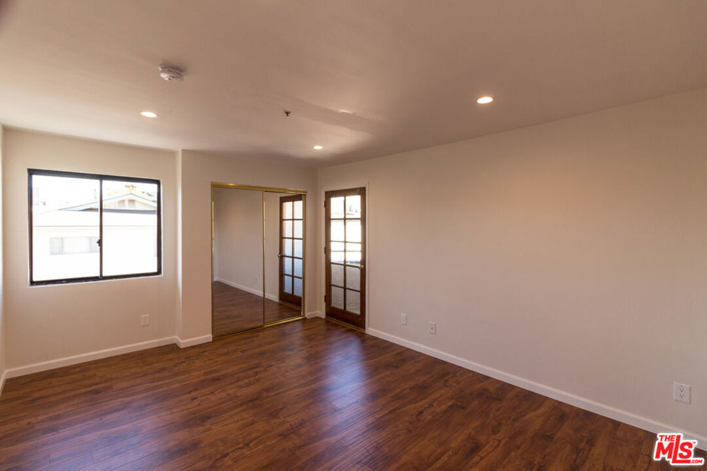 301 W Loraine Street - Photo 15