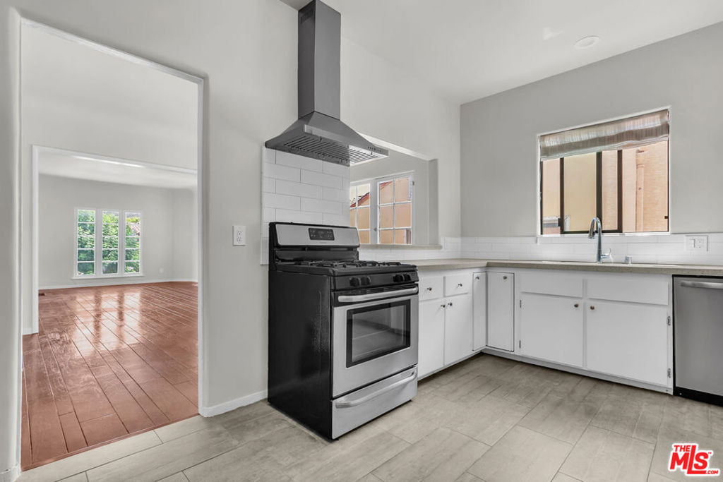 751 N Croft Avenue - Photo 9