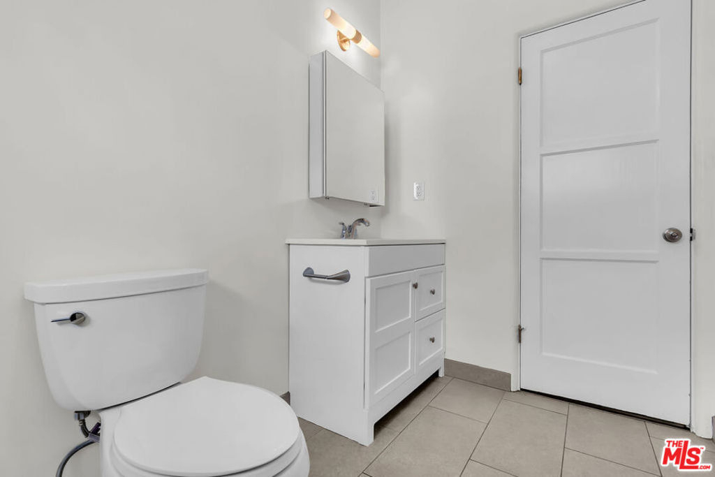 751 N Croft Avenue - Photo 16