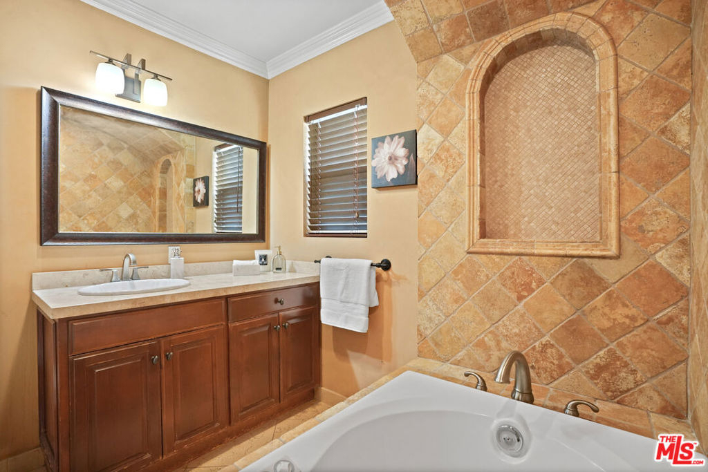 5539 Buffalo Avenue - Photo 18