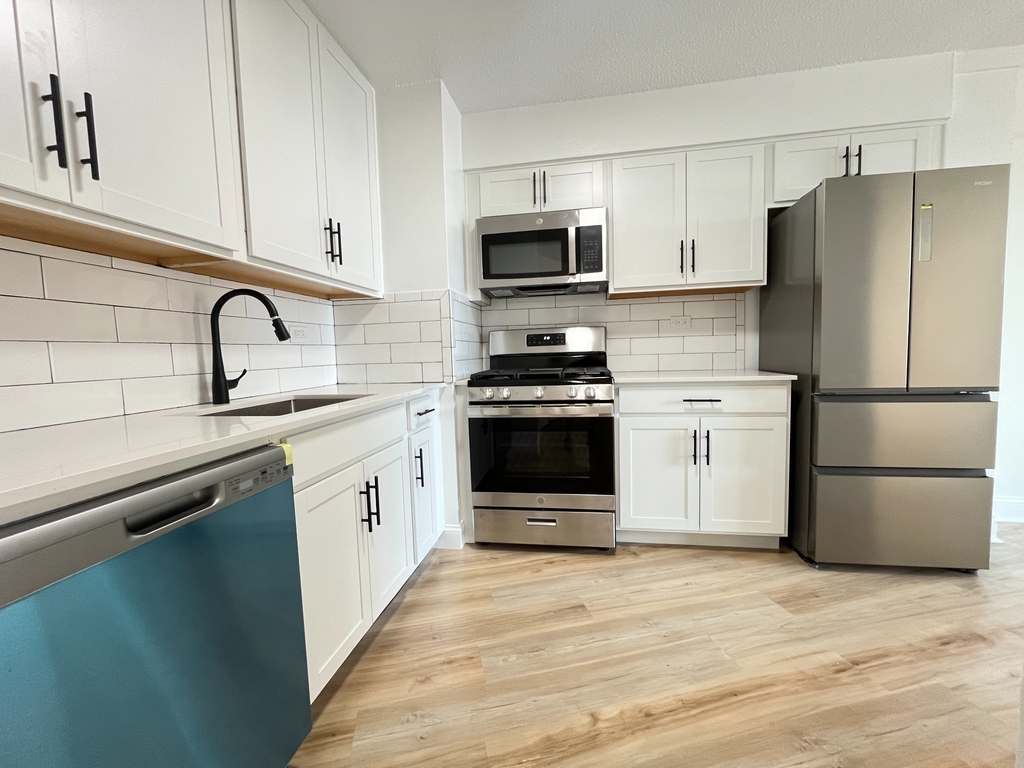3333 Broadway - Photo 2