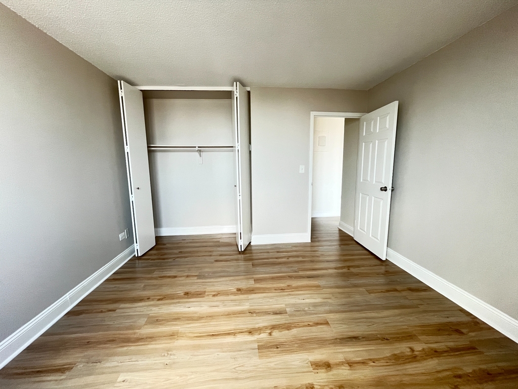 3333 Broadway - Photo 2