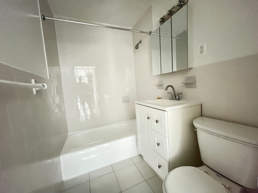 3333 Broadway - Photo 3