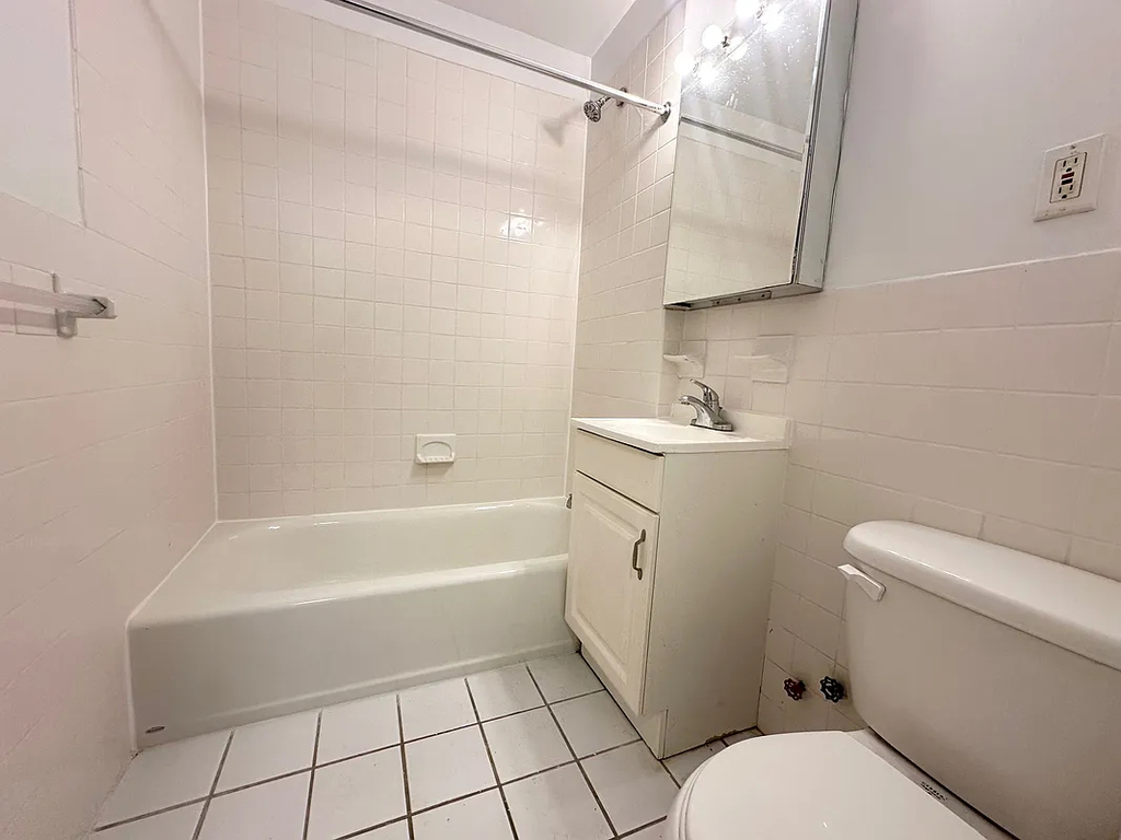 225 East 10th Street - Photo 3