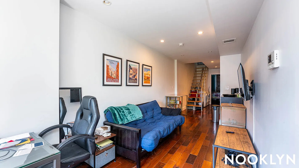 44 New York Avenue - Photo 1
