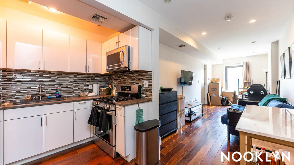 44 New York Avenue - Photo 0