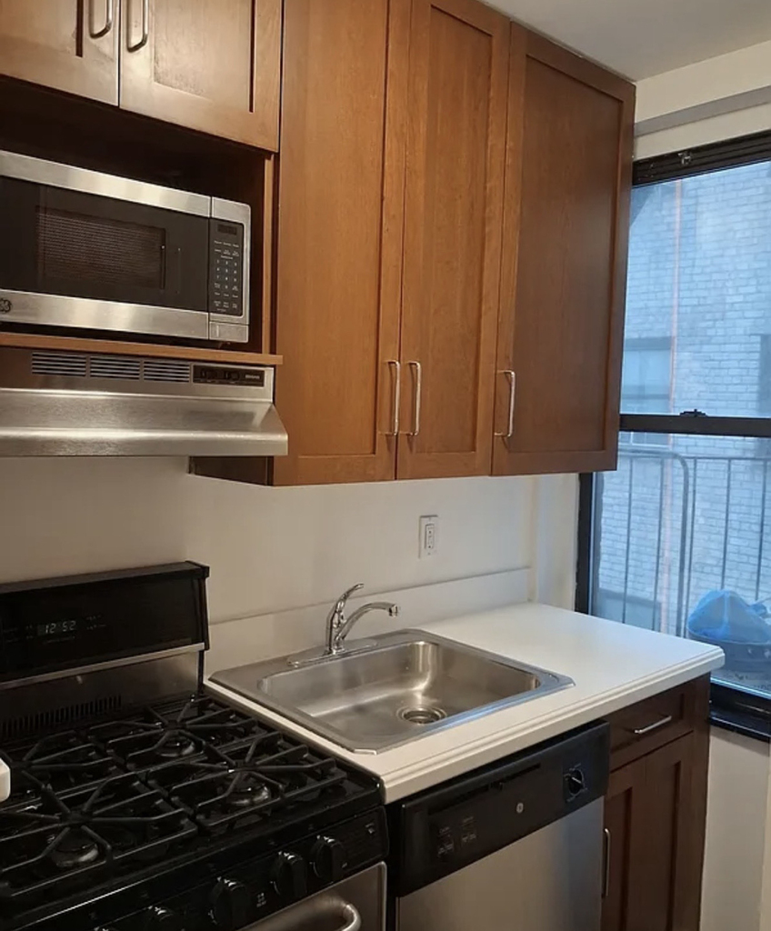 235 East 46th Street - Photo 5