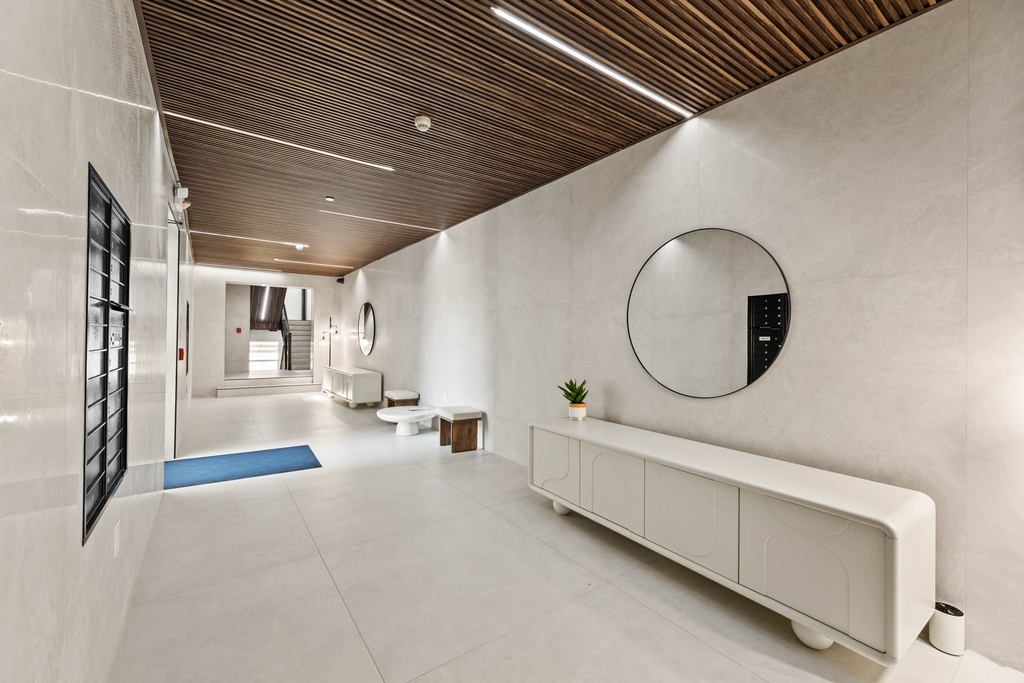 315 West Broadway - Photo 6