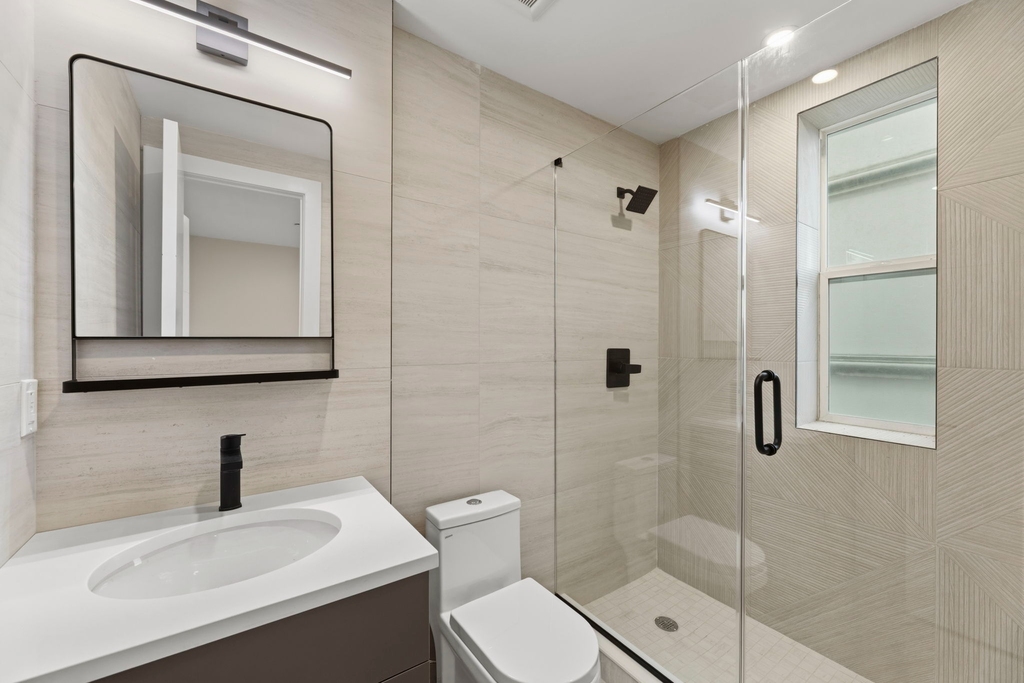 315 West Broadway - Photo 3