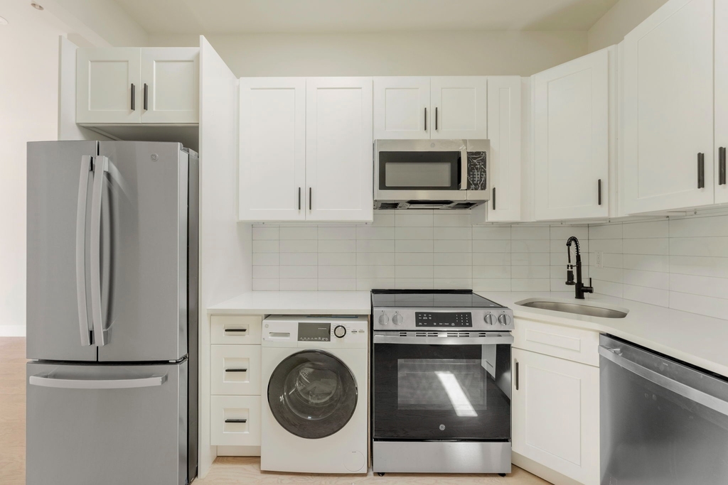 2111 Regent Place #2F - Photo 4