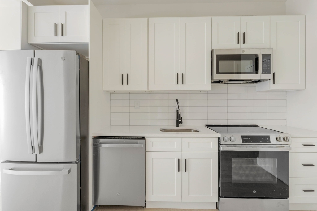 2111 Regent Place #1R - Photo 4