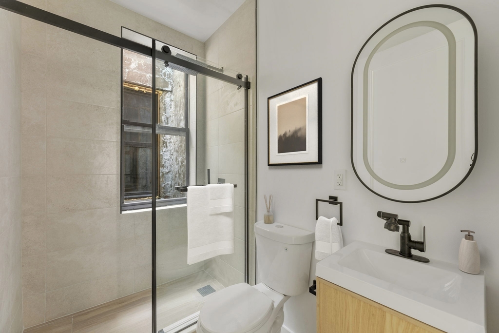 2111 Regent Place #2R - Photo 5
