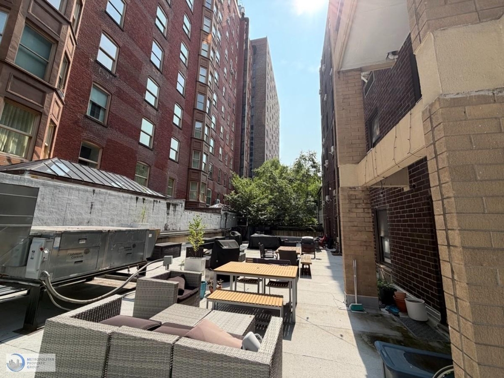 W 22nd St. - Photo 7