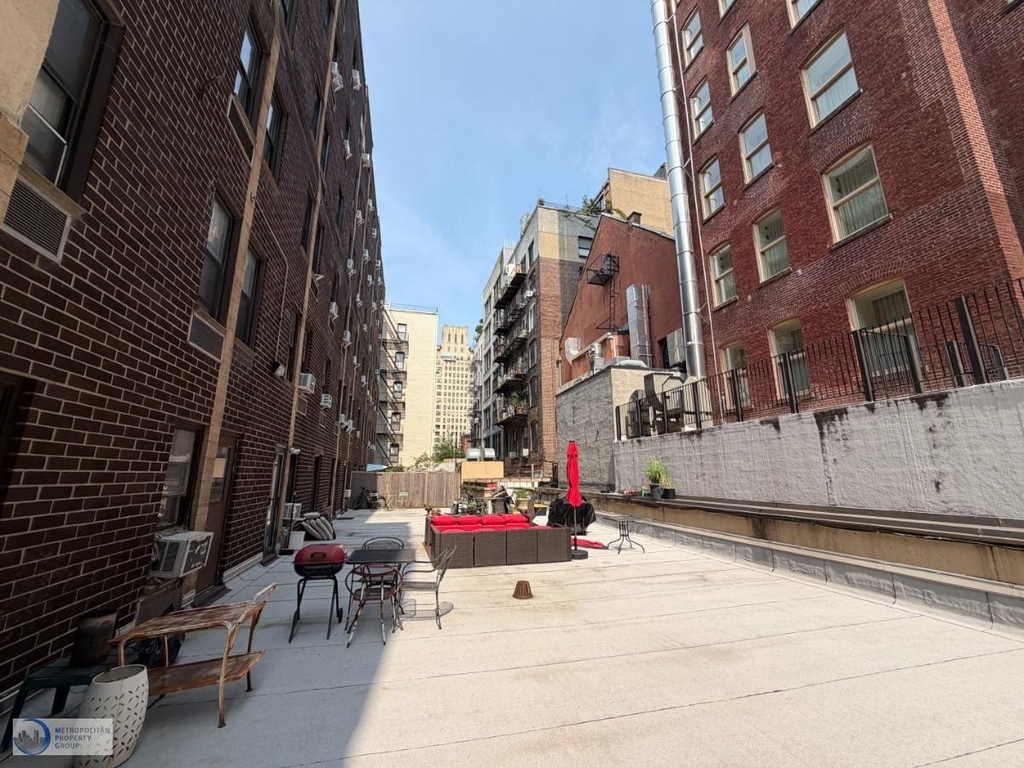W 22nd St. - Photo 8