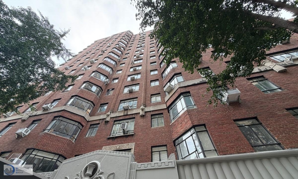 Fifth Avenue - Photo 13