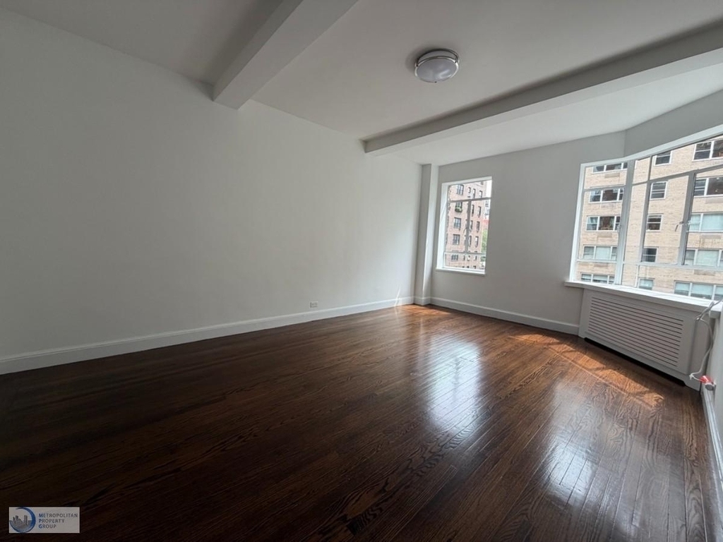 Fifth Avenue - Photo 11