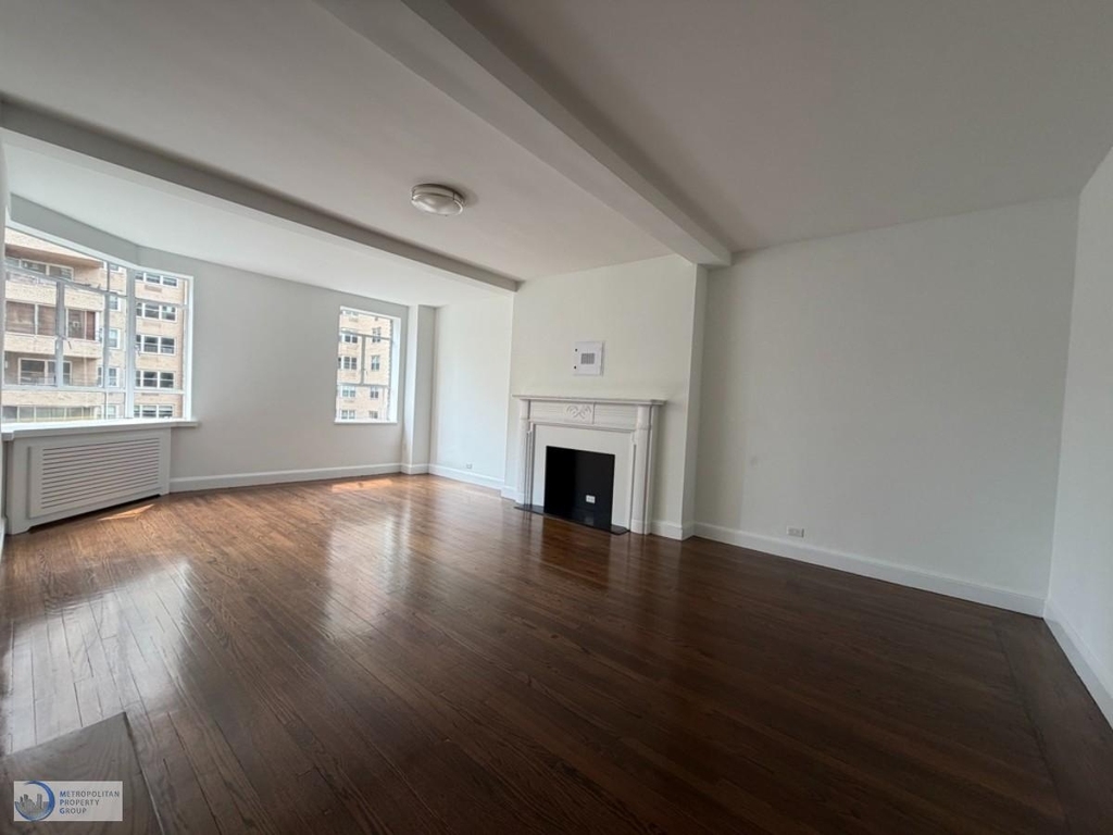 Fifth Avenue - Photo 1