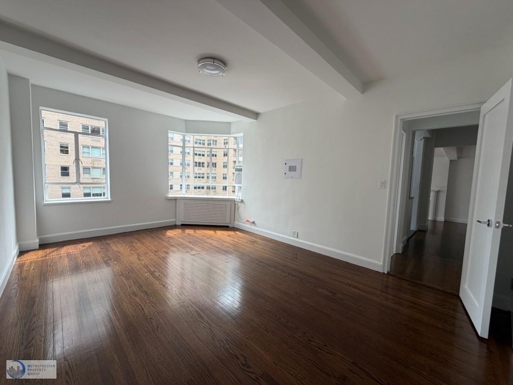 Fifth Avenue - Photo 9