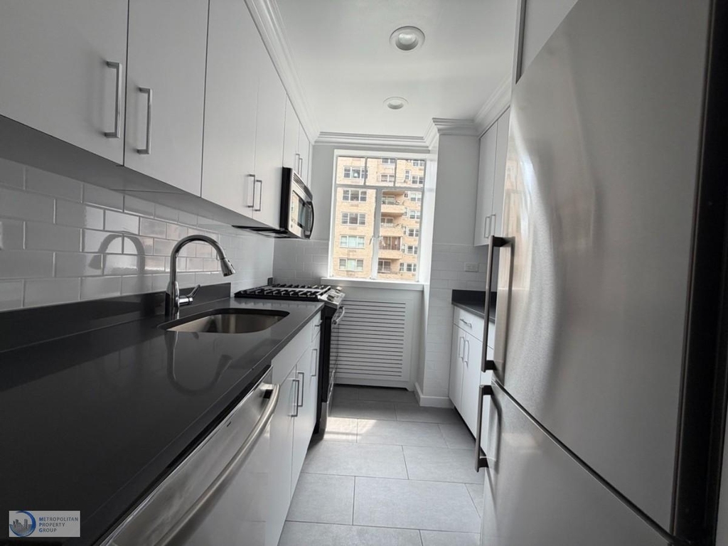 Fifth Avenue - Photo 5