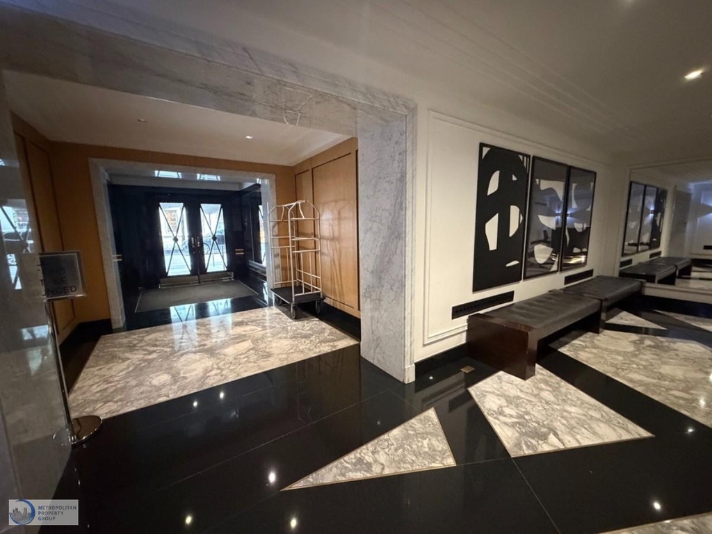 Fifth Avenue - Photo 12