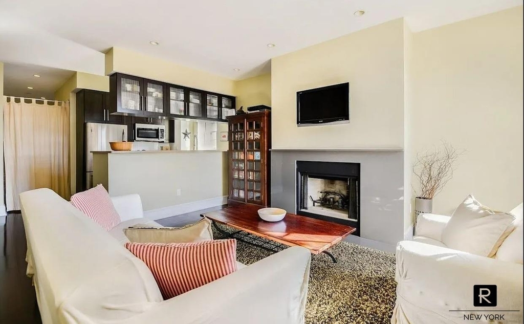 1109 Prospect Avenue - Photo 2