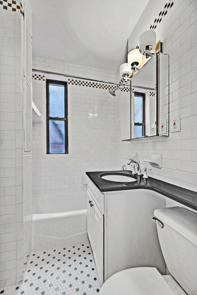 East 70th Street - Photo 4
