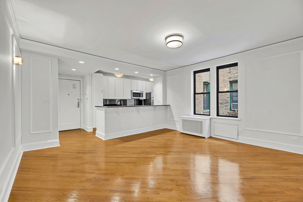 East 70th Street - Photo 0