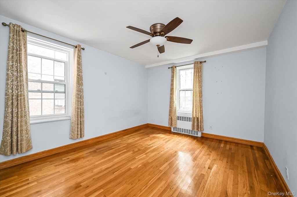 140-18 Burden Crescent - Photo 9
