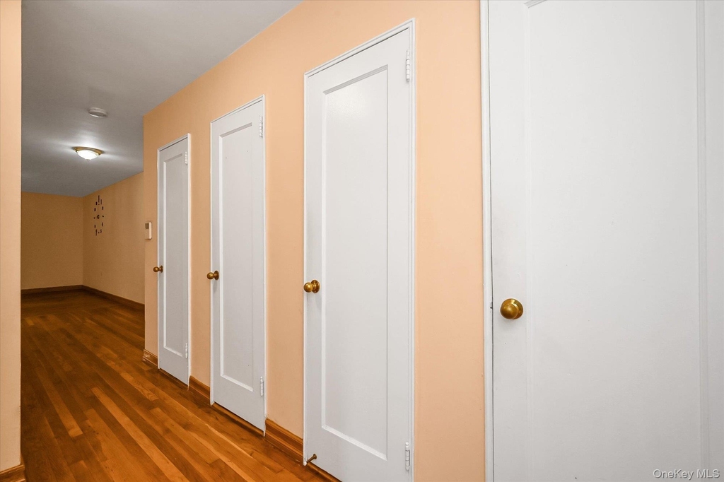 140-18 Burden Crescent - Photo 12