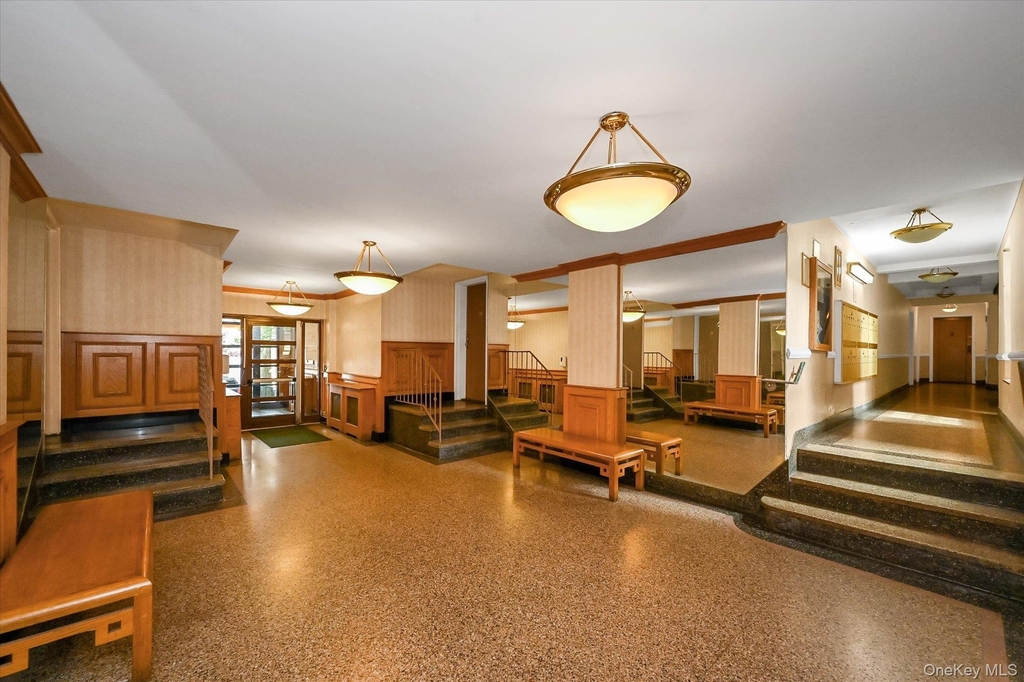 140-18 Burden Crescent - Photo 13