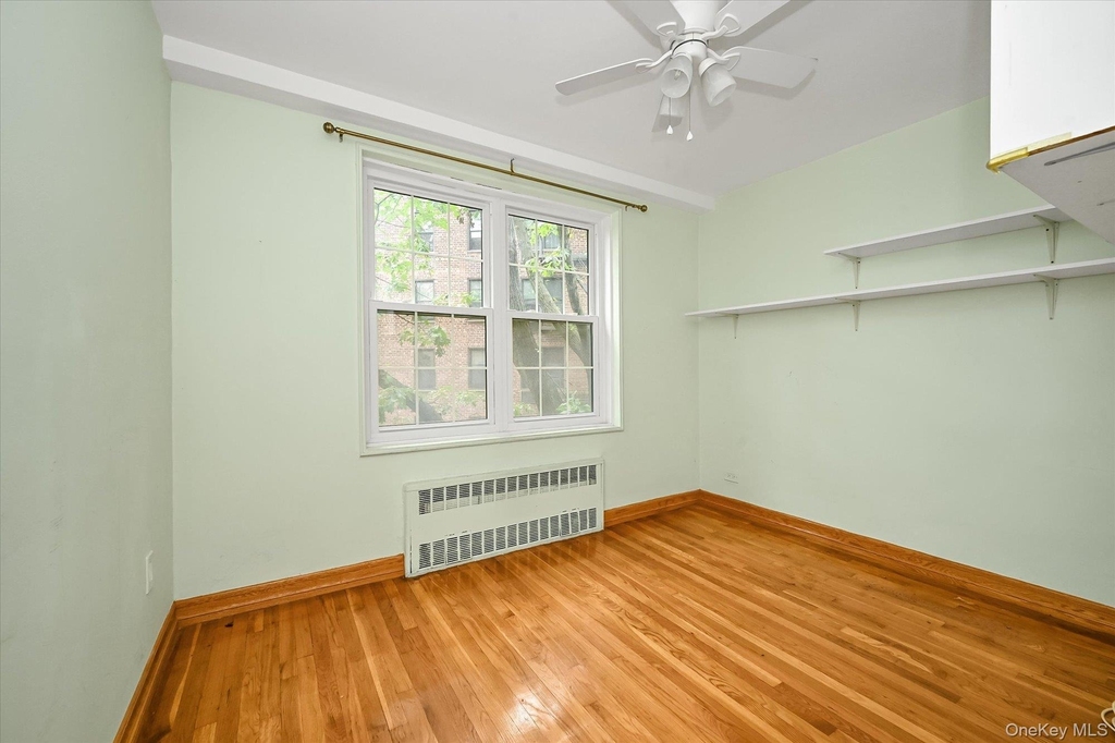 140-18 Burden Crescent - Photo 5