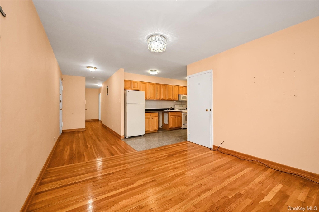 140-18 Burden Crescent - Photo 2