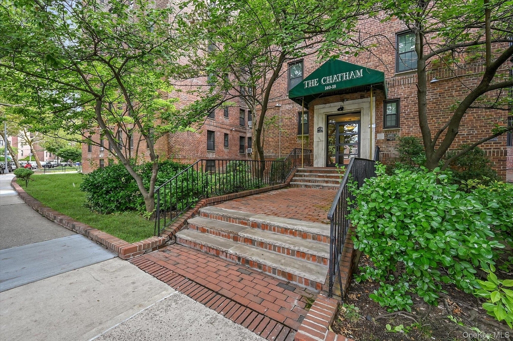 140-18 Burden Crescent - Photo 15