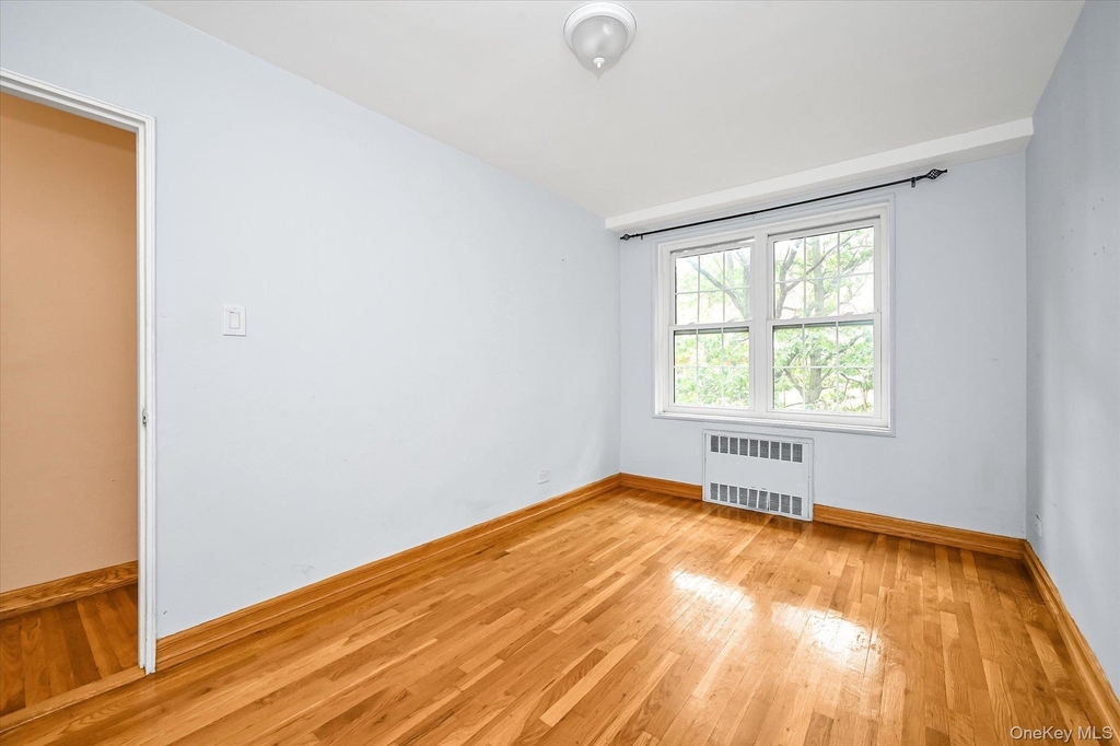 140-18 Burden Crescent - Photo 7