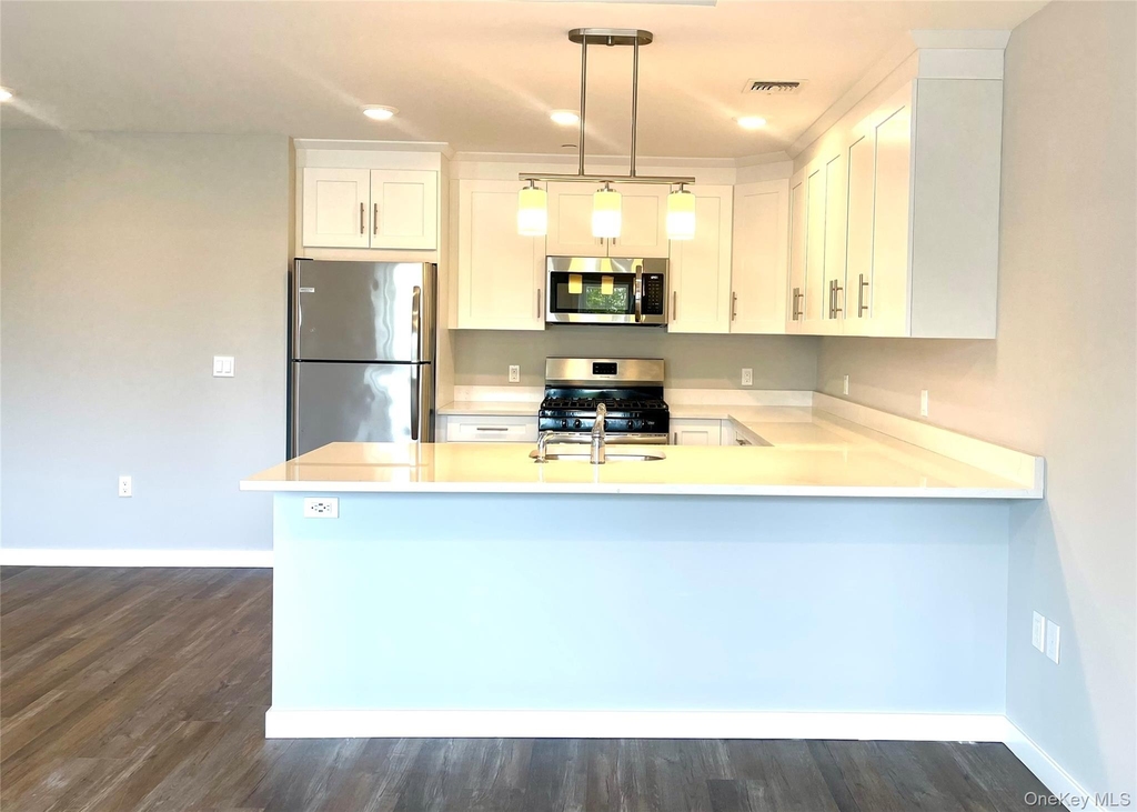221 Eastview Drive - Photo 4
