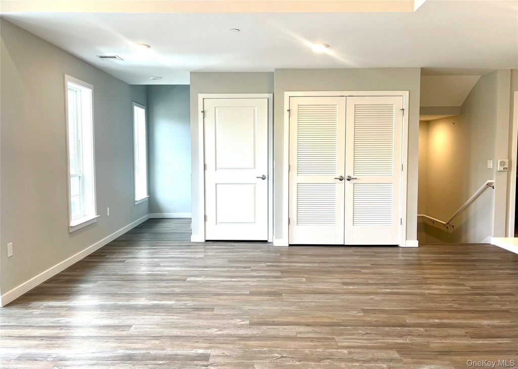 221 Eastview Drive - Photo 11