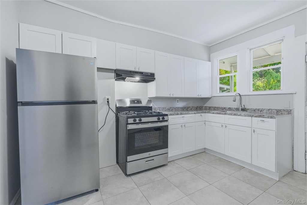 70 Van Deusen Street - Photo 8